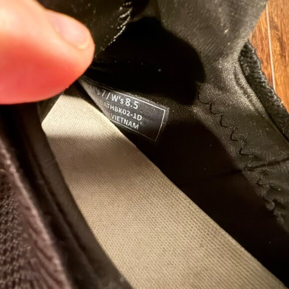 Kizik Athens Blackout Black Sneakers – Women’s 8.5 – Great Condition - Picture 6 of 6